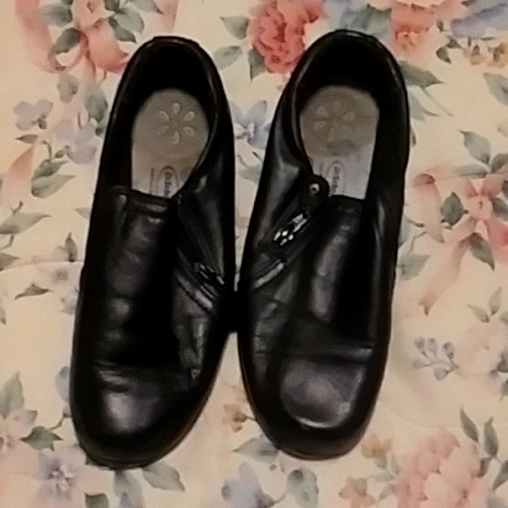 Dr scholls slip on shoes with zipper. Size 8 1/2 wide